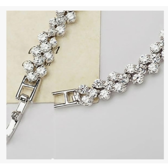 🆕️ Elegant Silver Bracelet - Picture 5 of 7